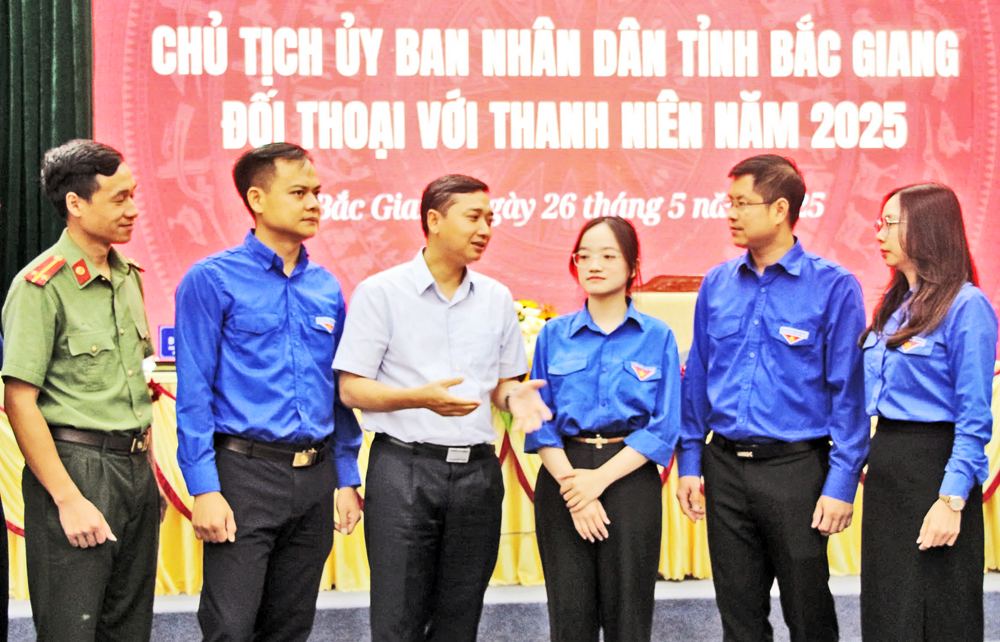 Bac Giang provincial leader urges young people to promote their youth and pioneer digital transformation